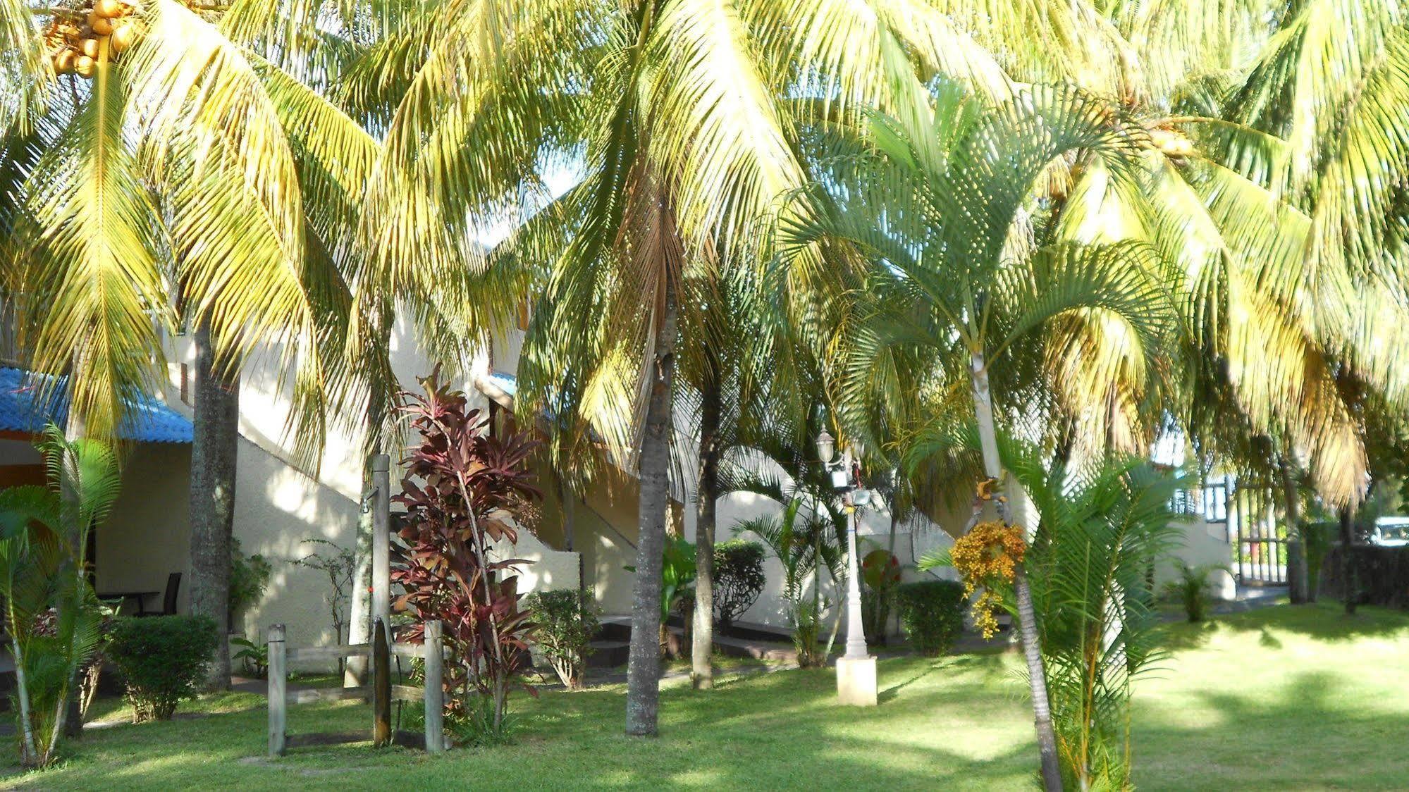 Le Grand Bleu Hotel Trou aux Biches Exterior photo